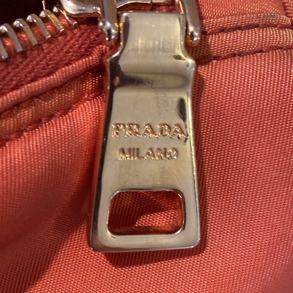 ๐ FABULOUS AUTHENTIC PRADA NYLON CROSSBODY BAGโผ๏ธ - Picture 13 of 17